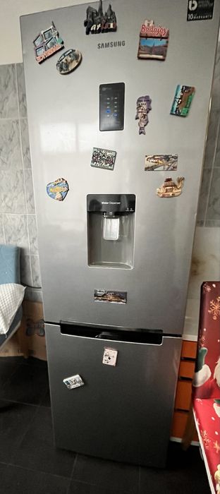 Frigorifico com deposito de agua