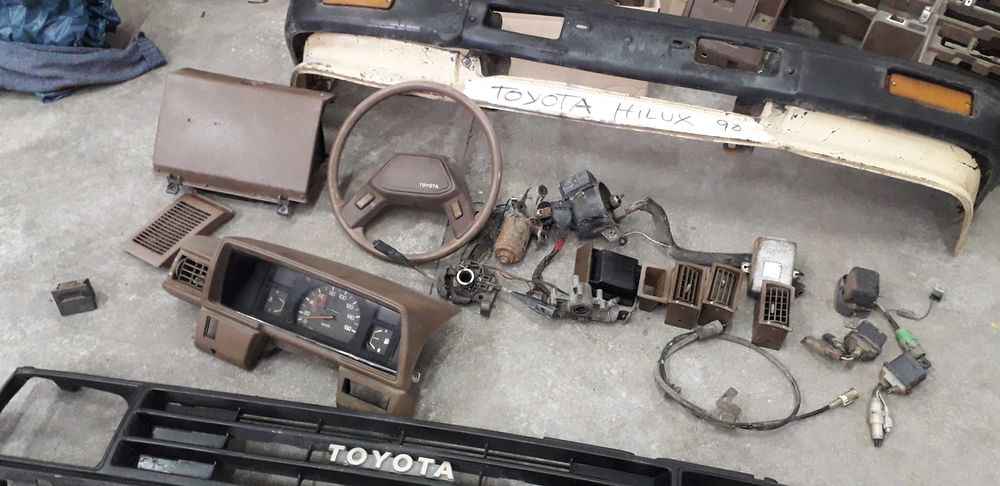 Nissan d 21 4x4 diverso material