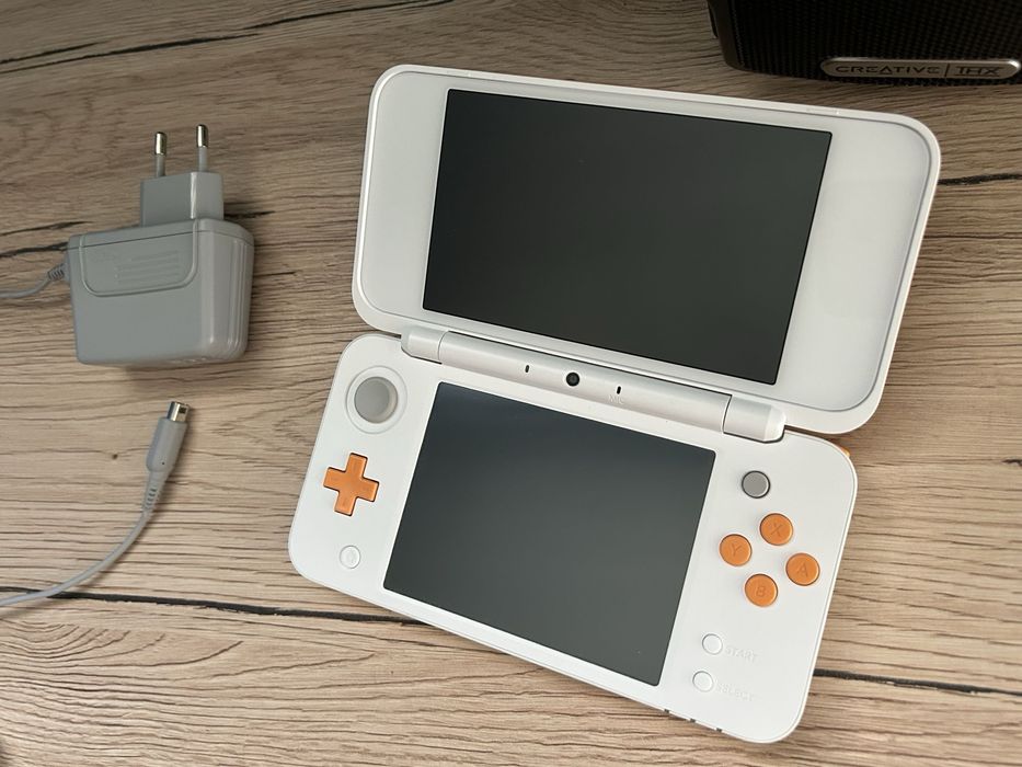 Konsola Nintendo New 2DS XL Swietny Stan Ładowarka Rysik Karta