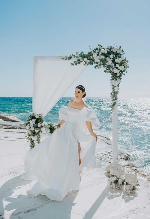 Вишукана весільна атласна сукня ( 2024)