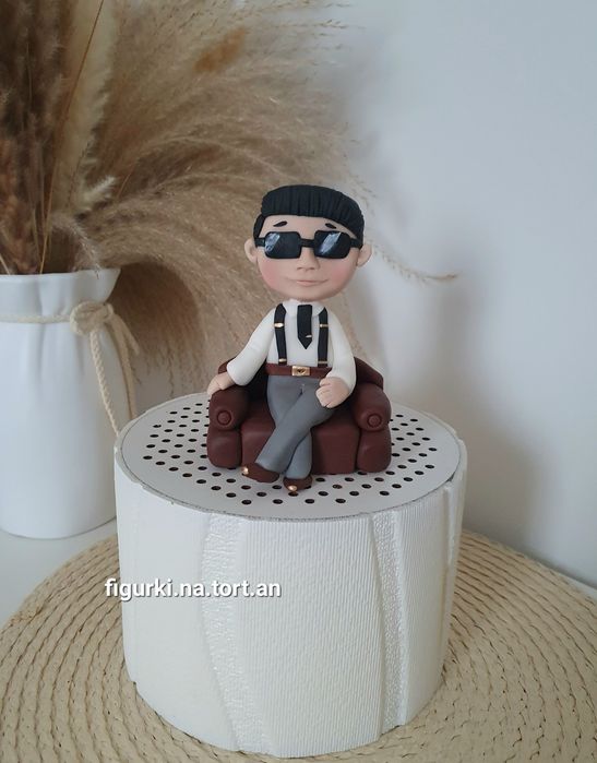 Figurka z masy cukrowej na tort