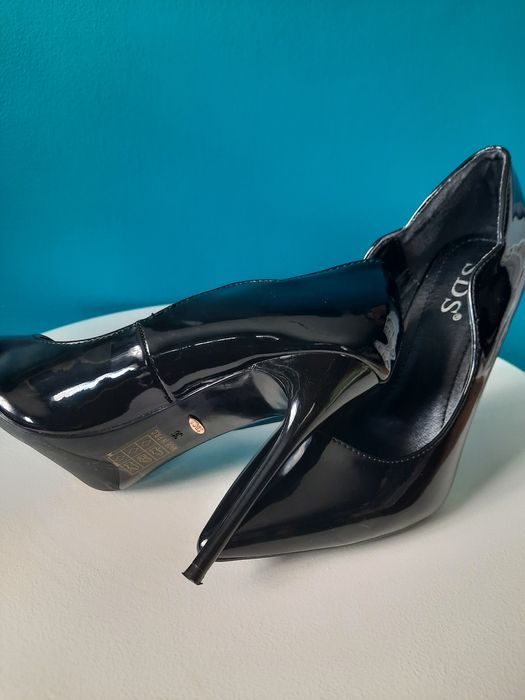 Czarne lakierowane szpilki