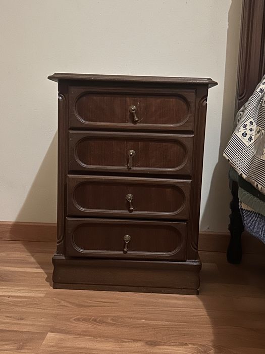 Mobiliário Quarto Casal (cama, mesas de cabeceira, cómoda e espelho)