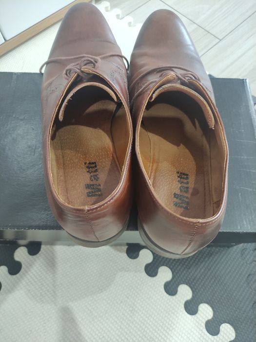 Buty do garnituru