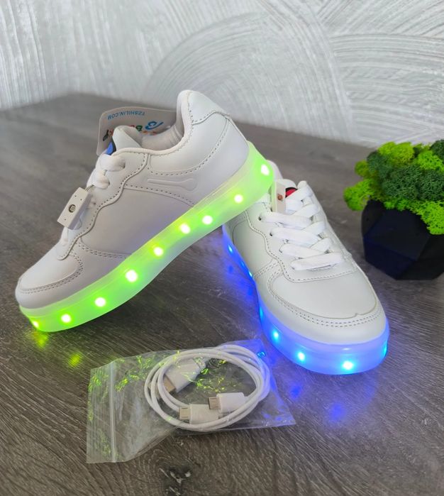 Білі кросівки з led підсвіткою, кроссовки с подсветкой, led-кроссовки