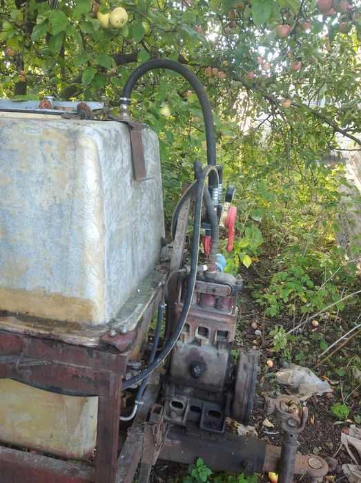 Оприскувач садовий 2000 літрів.