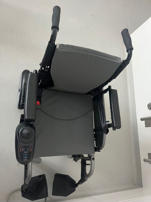 Cadeira de rodas elétrica