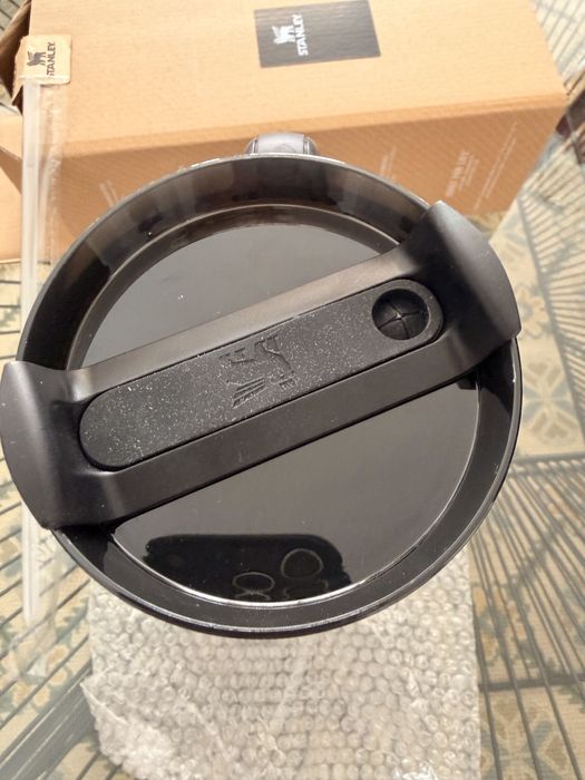 Stanley Quencher Tumbler 1.18L Preto - Original e Novo