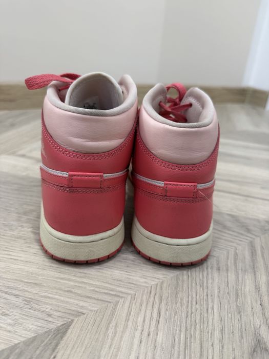 Оригінальні кросівки Air Jordan mid 1 рожеві 40 розмір
