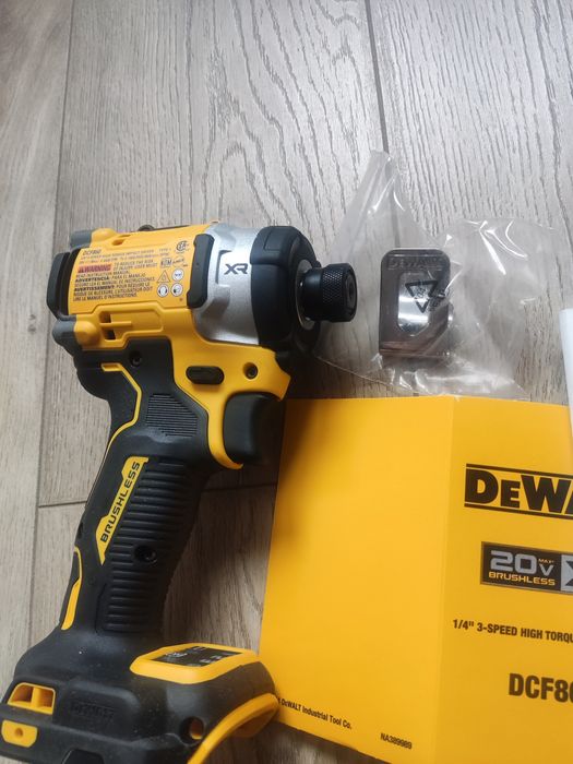 Шуруповерт імпакт акумуляторний ударний безщітковий DeWALT DCF860