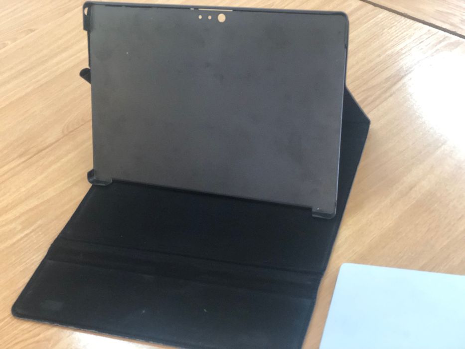 Computador Surface semi novo.