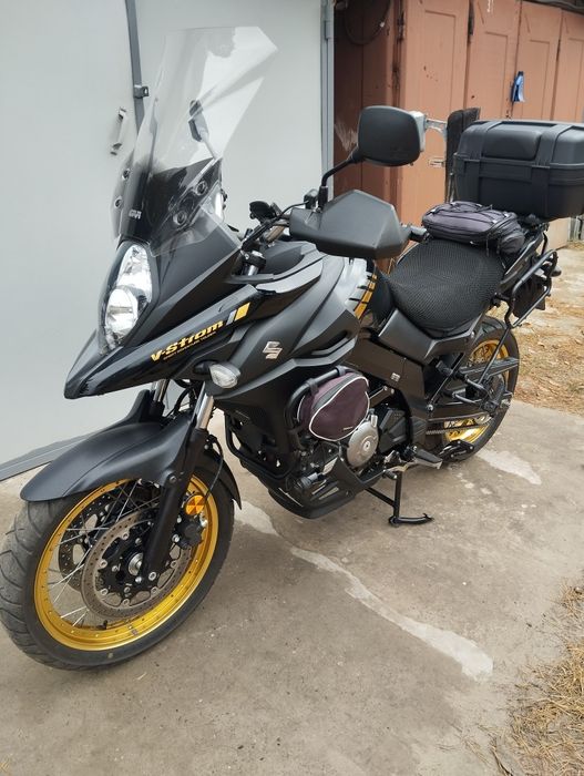 Мотоцикл сузукі встром 650