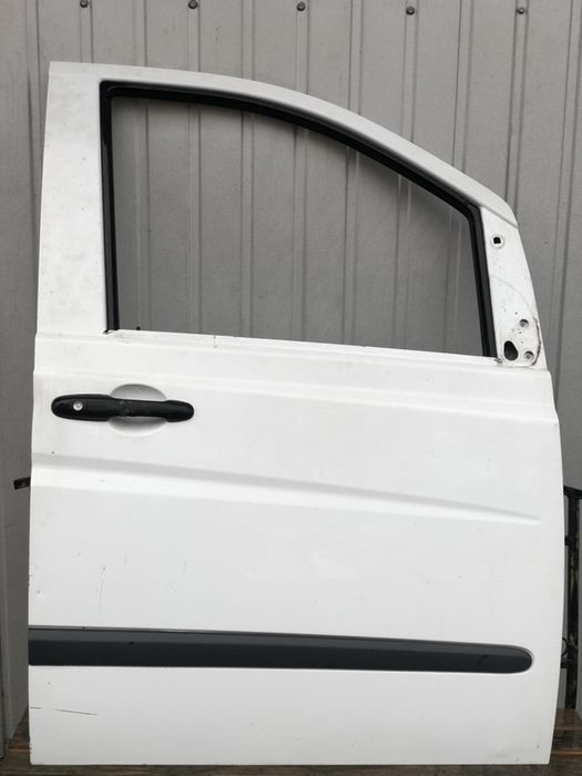 Двері передні праві віто Vito 639