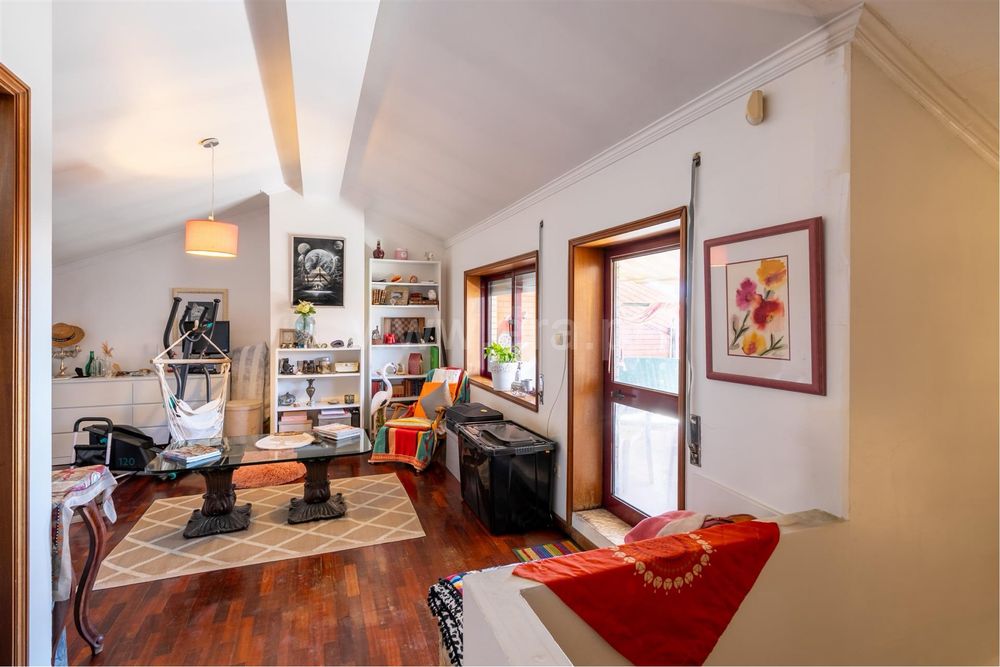 Apartamento T3 Duplex em Custóias Matosinhos , com Terraço Privativo e Garagem Fechada