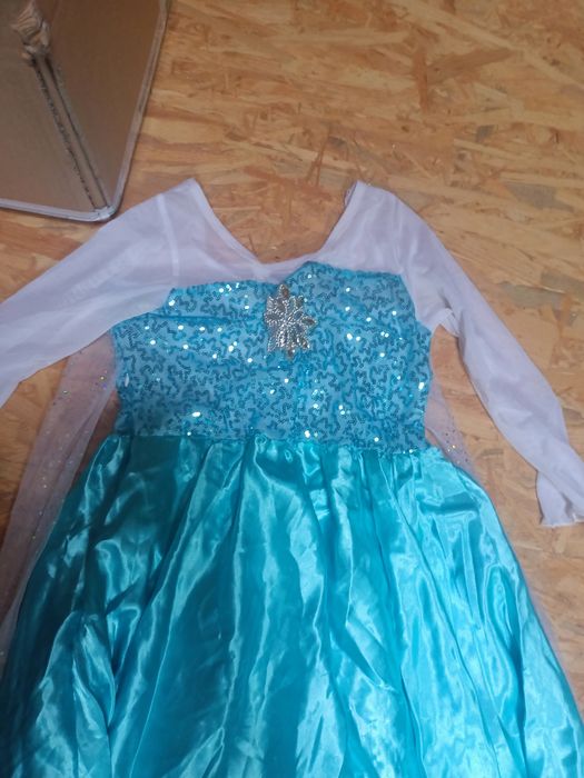 Sukienka księżniczki, Elzy z długą peleryna