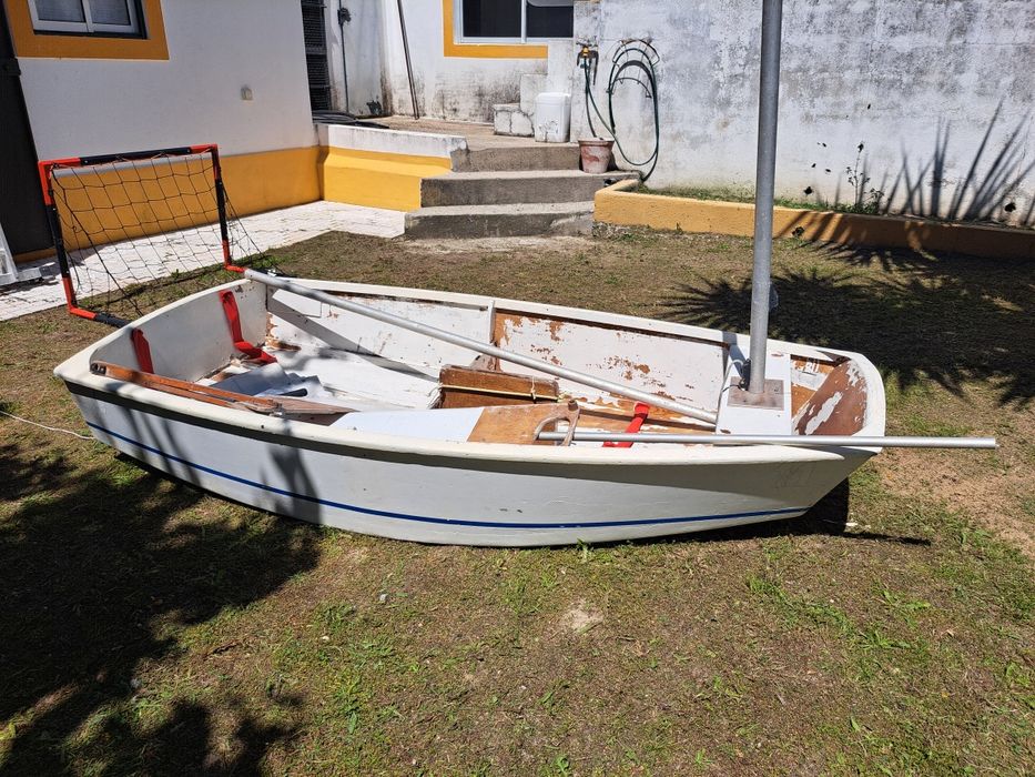Barco à vela Optimist