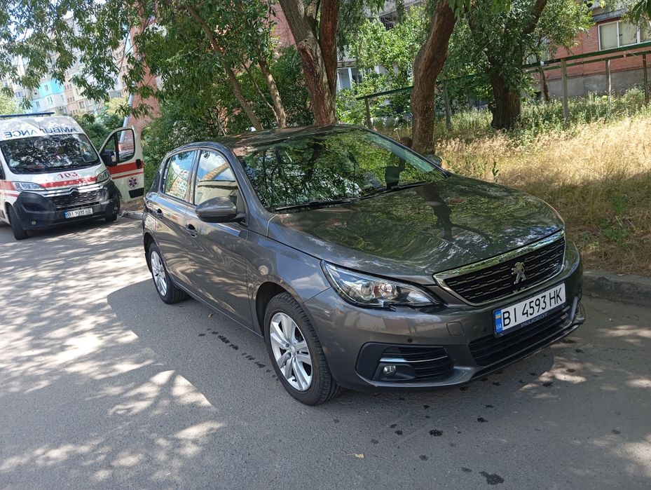 Автомобіль Пежо 308