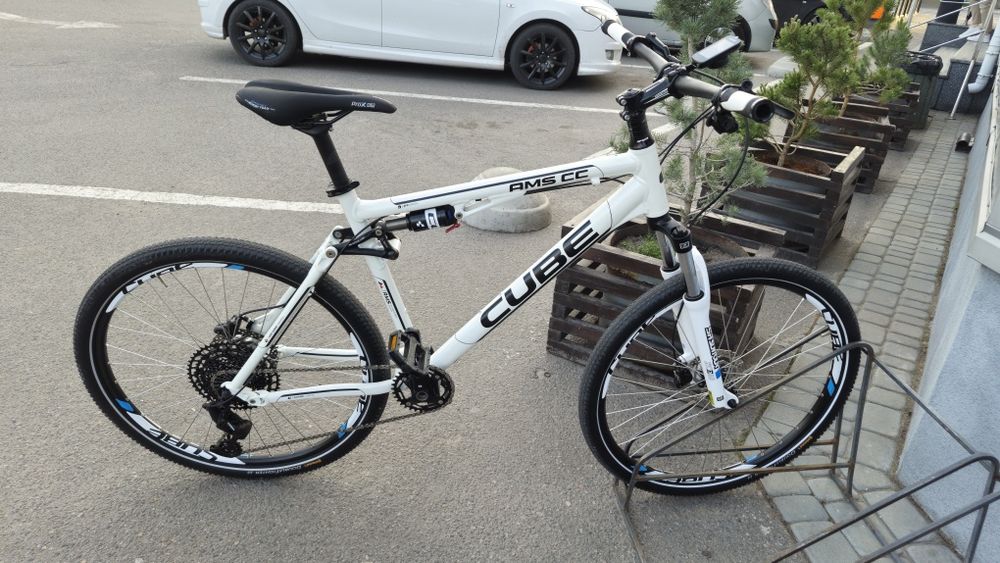 Двопідвіс Cube, рама 19.5, колеса 27.5  гальма гідравлічні.