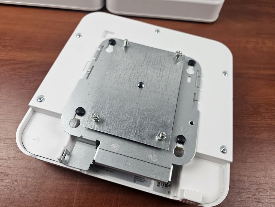 Точка доступу Cisco AIR-AP2802I-E-K9 + кріплення.