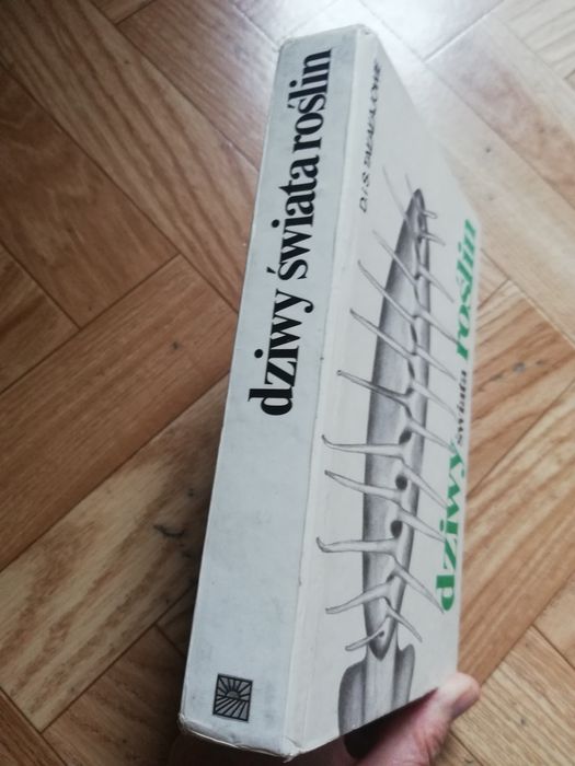 Książka : ,, Dziwny świat roślin "