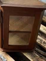 Witrynka dębowa przeszklona