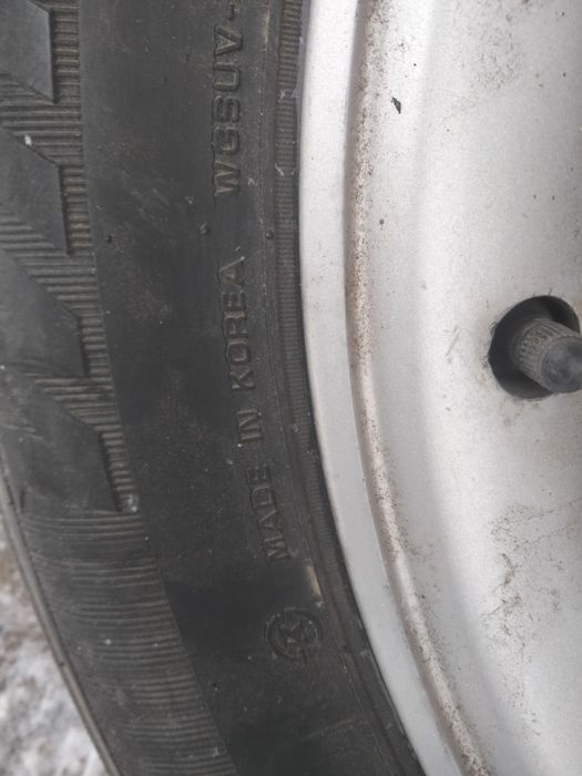 Продам зимову гуму 215/65 r16 та ще