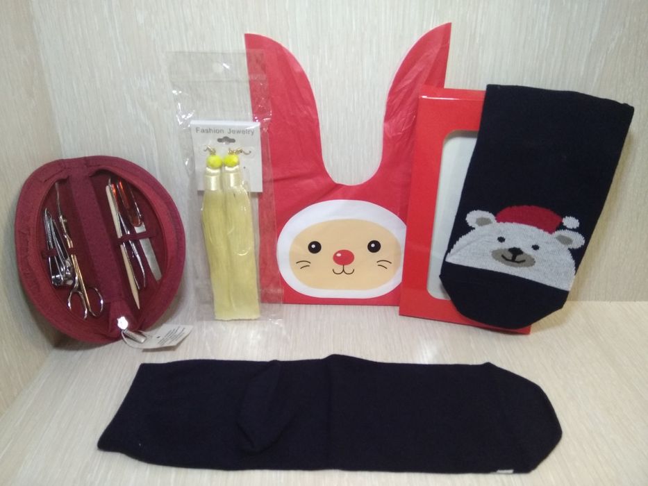 Маникюрный набор,ножницы,пилочка,сережки,носки,Yves Rocher