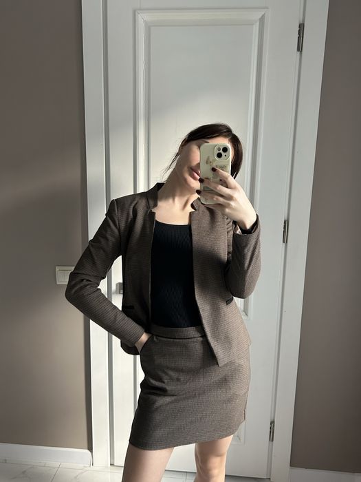 Класичний коричневий костюм hm 36 розмір