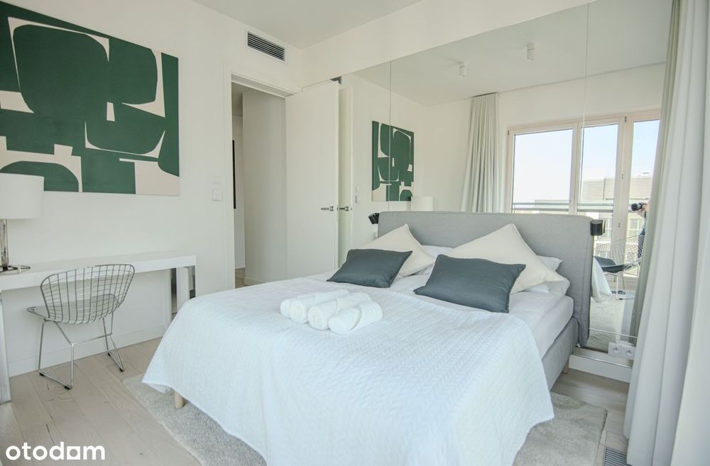 Czteropokojowy apartament w Mennica Residence