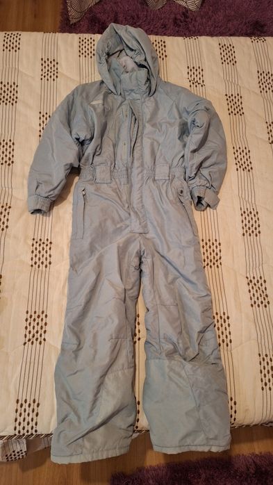 Fatos botas e luvas para neve