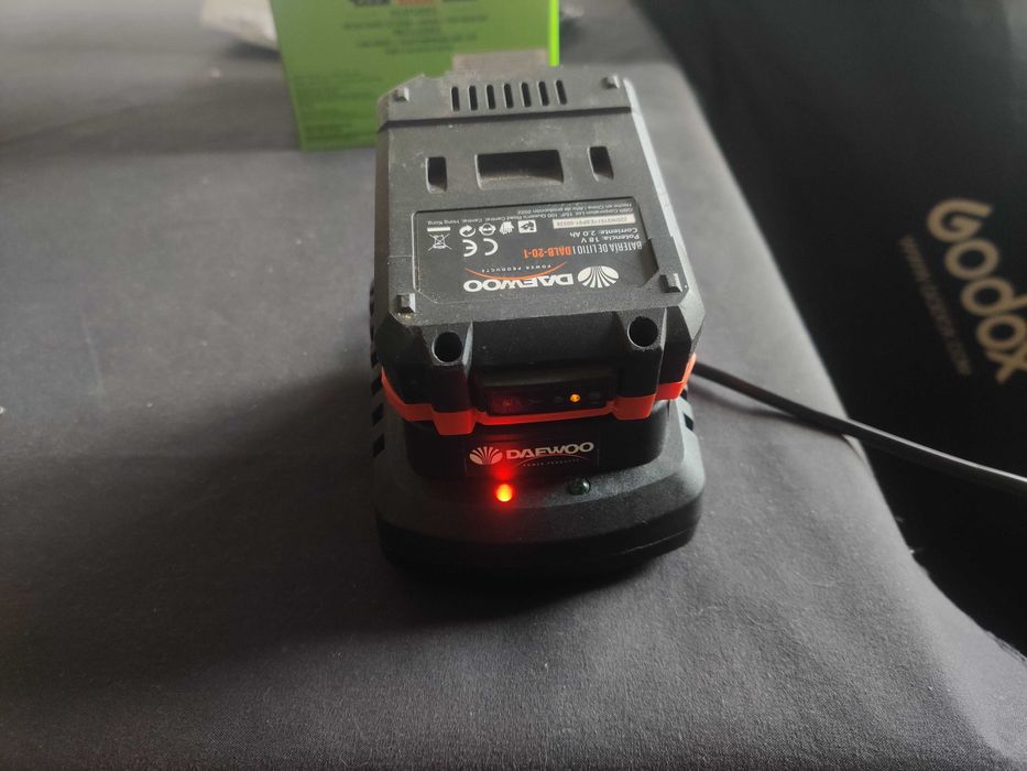 Bateria 18v 2.0Ah + Carregador Daewoo