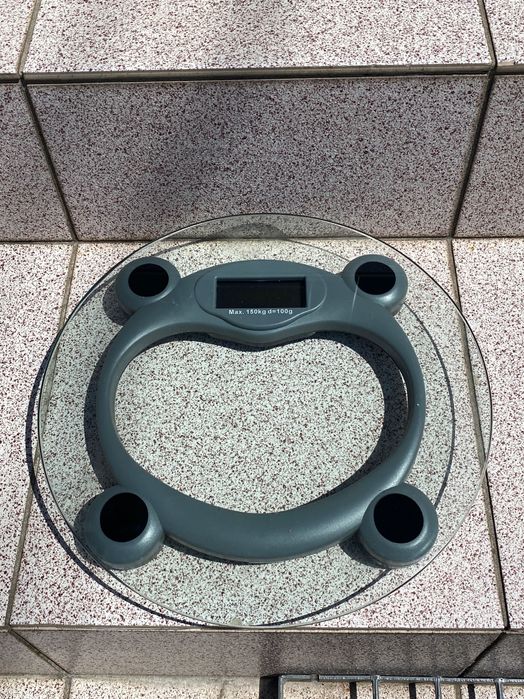 Szklana waga łazienkowa