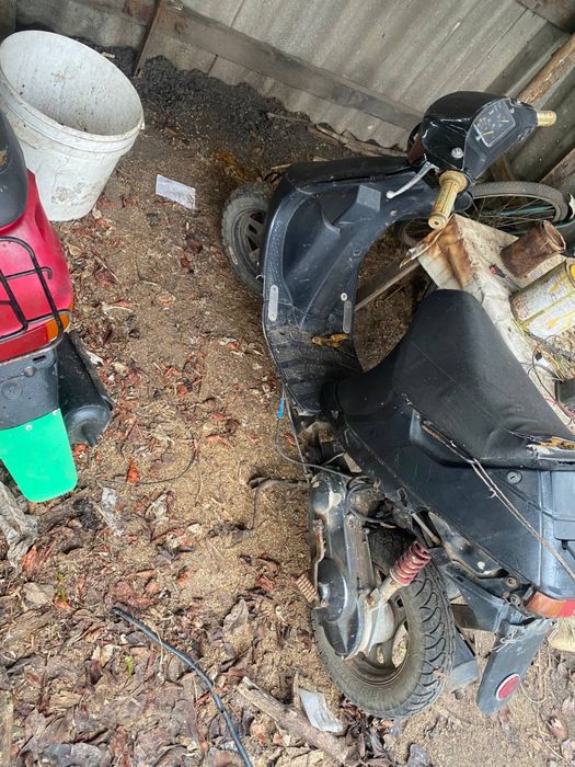 Продам скутера не дорого червоний продано залишився suzuki