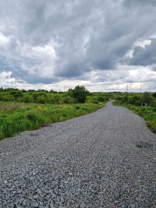 Продаж ділянки с.МАЛЕЧКОВИЧІ з двох сторін заїзд 60 до 1 га