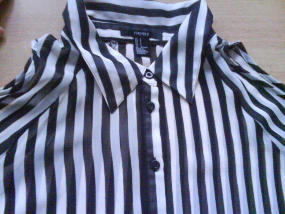 Блузка с вырезанными плечами чёрно-белая полоска Forever 21. Размер S.