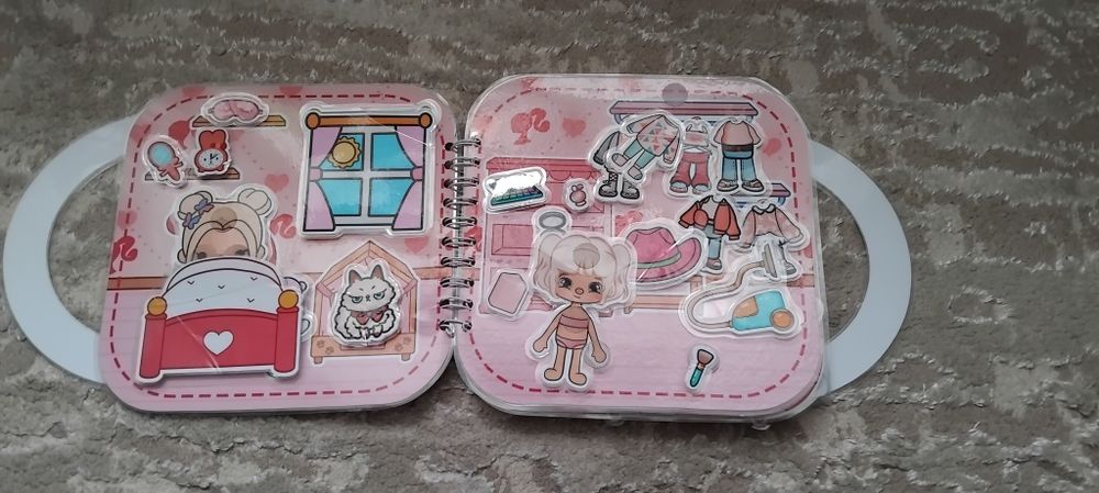 Тока бока на ліпучках.