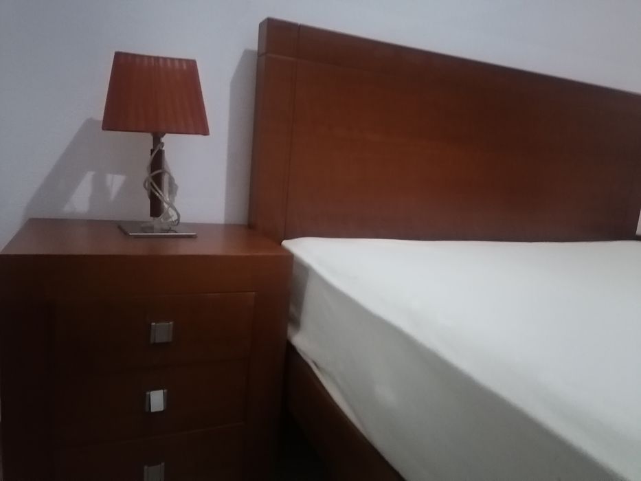 Quarto de casal em cerejeira.