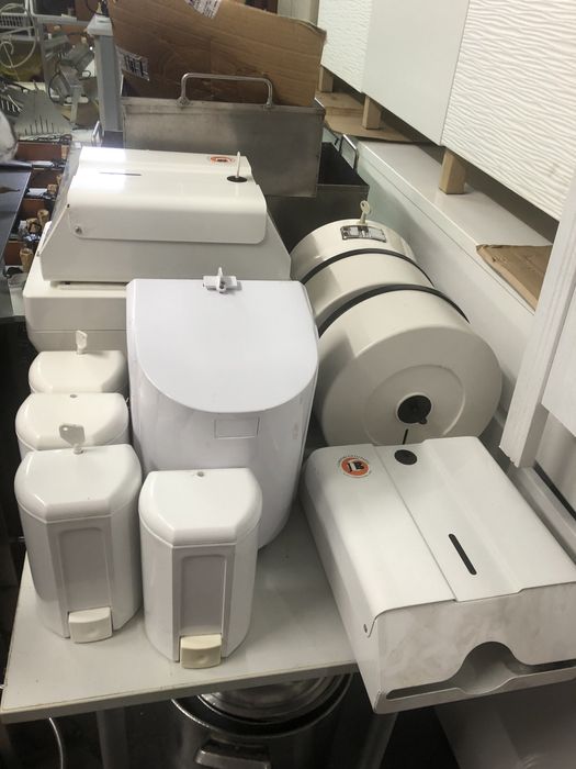 Dispensadores com chave .....como novos