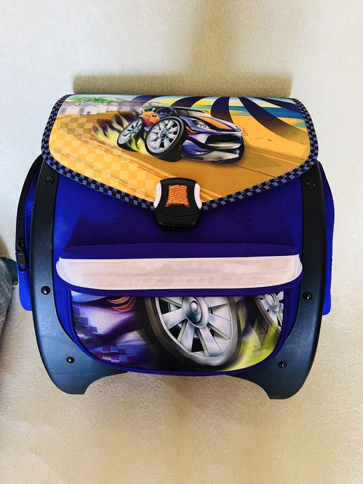 Каркасний портфель для першокласника. Рюкзак