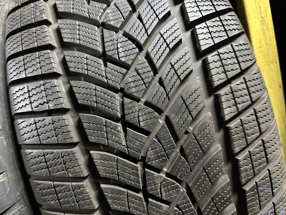 Резина 275/45/21 Good Year R21 зима пара шини 95% 2022