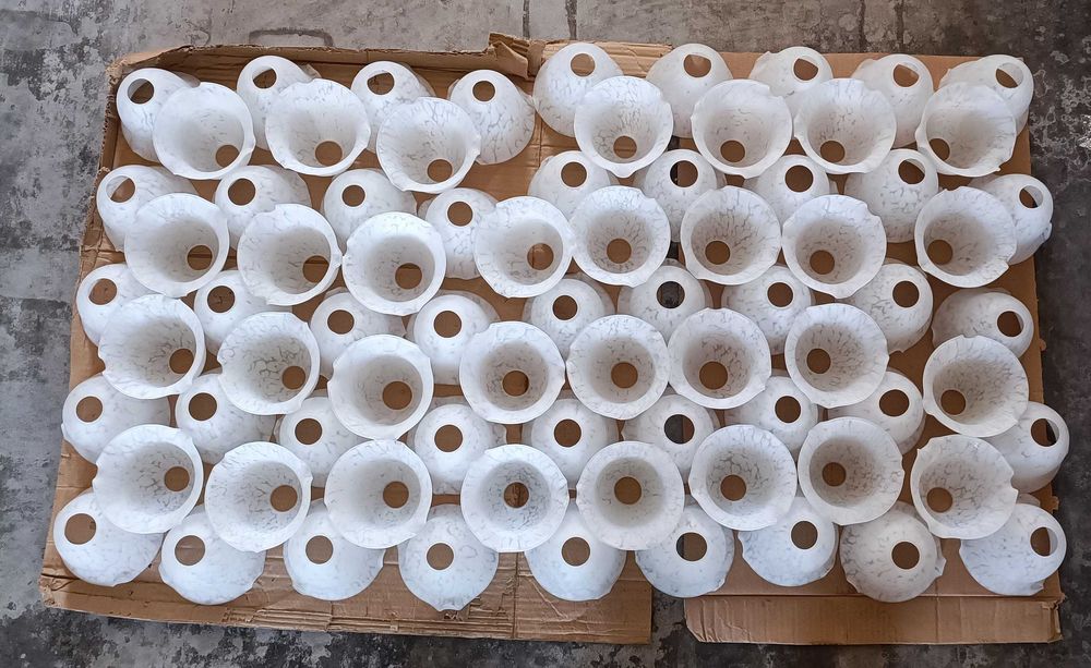 Tulipas Brancas em vidro soprado (80 Unidades)