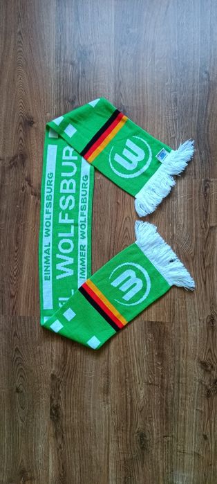 VFL Wolfsburg szalik piłkarski sportowy używany