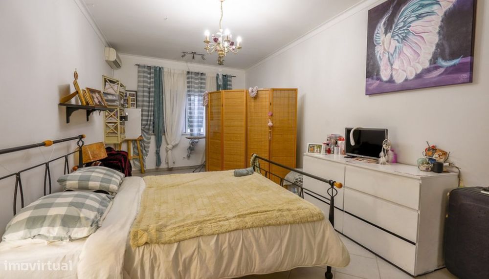Amplo apartamento T3, com terraço, à venda em Quarteira, Algarve