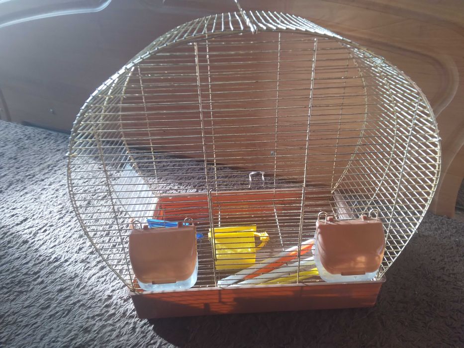 Продам клетку для попугая.