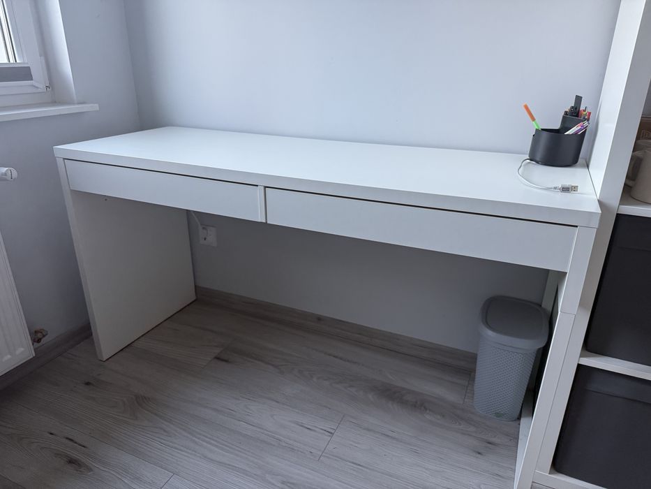 Białe biurko ikea