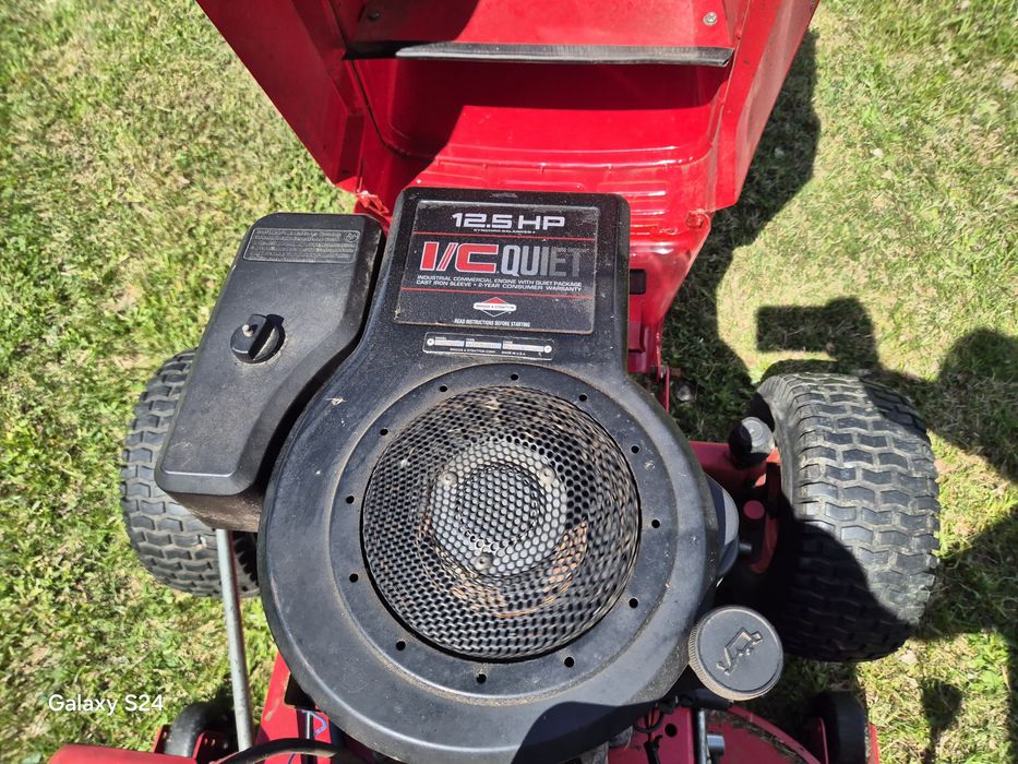 Traktorek zamiatarką kosiarka WESTWOOD 1012