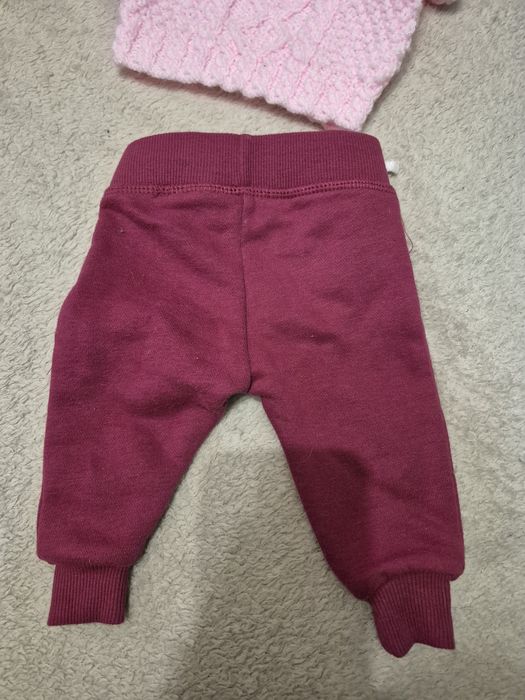 Тепленький комплект речей на немовля.