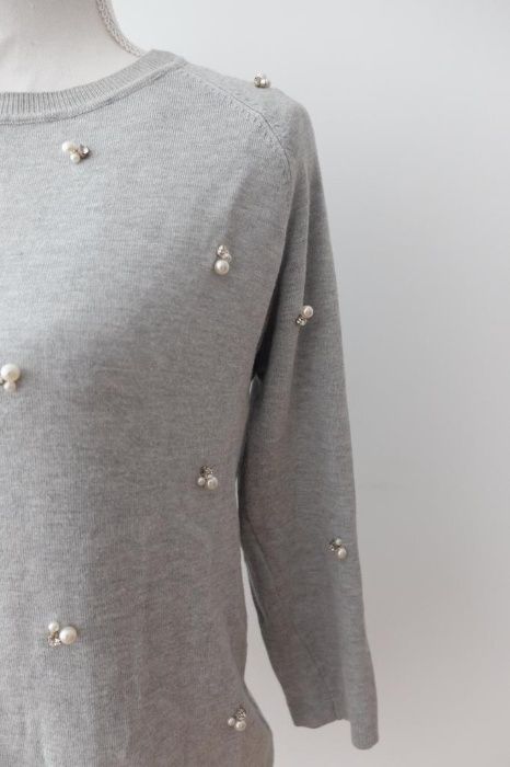 Blusa cinza com pérolas Zara