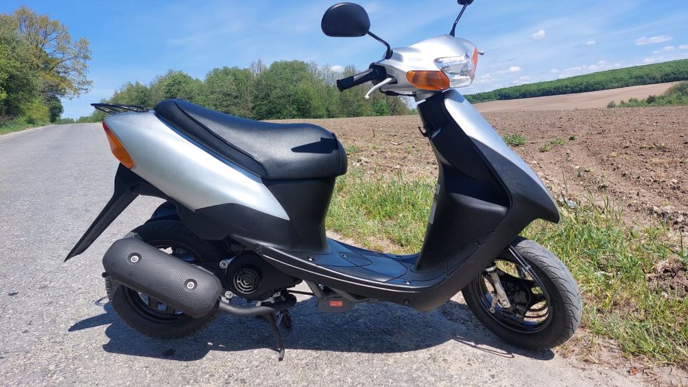 Suzuki lets 2 з Японії