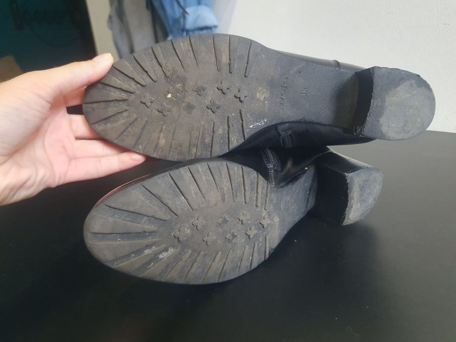 Botki czarne skora licowa słupek Wojas 38